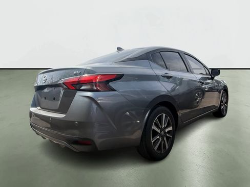 Used 2021 Nissan Versa SV image 4