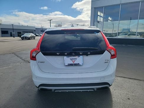 Used 2018 Volvo V60 T5 Cross Country image 4