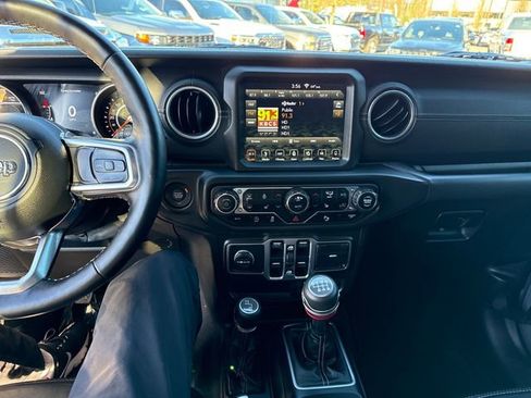 Used 2018 Jeep Wrangler Unlimited Sahara image 22