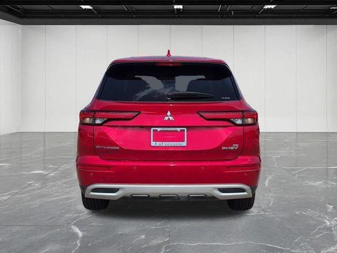 Used 2023 Mitsubishi Outlander 4WD Plug-In Hybrid image 4