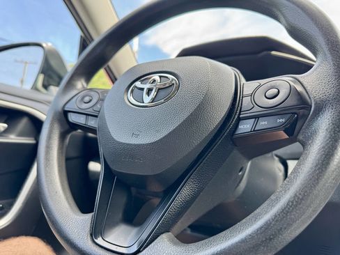 Used 2020 Toyota RAV4 XLE AWD/4WD image 15