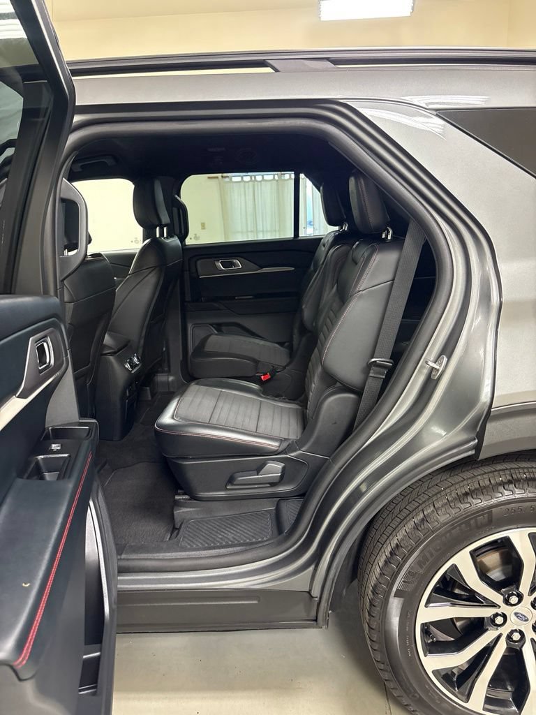 Used 2025 Ford Explorer ST-Line AWD/4WD image 21