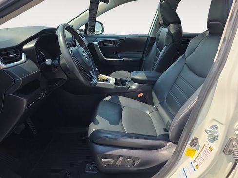 Used 2021 Toyota RAV4 XLE Premium AWD/4WD image 15