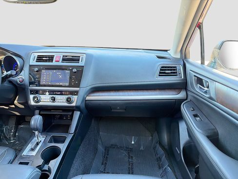 Used 2015 Subaru Outback 3.6R Limited image 18