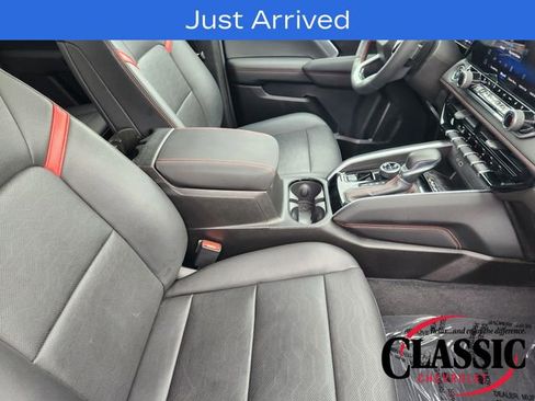 Used 2024 Chevrolet Colorado Z71 w/ Z71 Convenience Package 2 AWD/4WD image 24