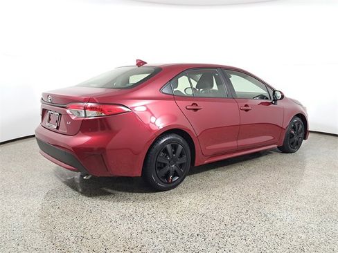 Used 2022 Toyota Corolla LE image 5