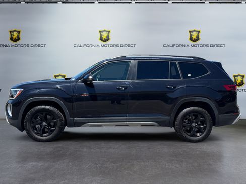 Used 2025 Volkswagen Atlas Peak Edition SE AWD/4WD image 2