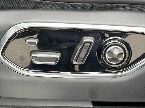 Used 2023 Jeep Grand Cherokee Overland w/ Luxury Tech Group IV image 26