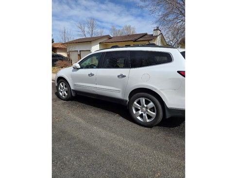Used 2017 Chevrolet Traverse Premier image 2