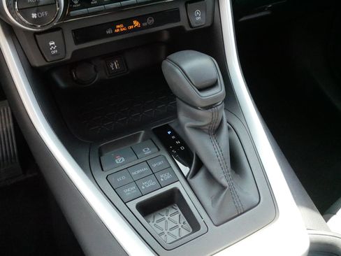 Certified 2025 Toyota RAV4 XLE AWD/4WD image 24