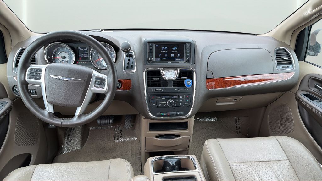 Used 2015 Chrysler Town & Country Touring-L w/ Driver Convenience Group FWD image 31