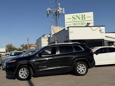 Used 2015 Jeep Cherokee Latitude w/ Comfort/Convenience Group AWD/4WD image 3