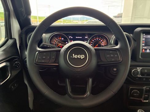 Used 2023 Jeep Gladiator Sport AWD/4WD image 21