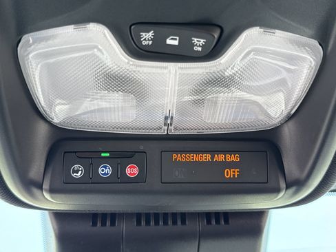 Used 2025 Chevrolet Colorado LT RWD image 8