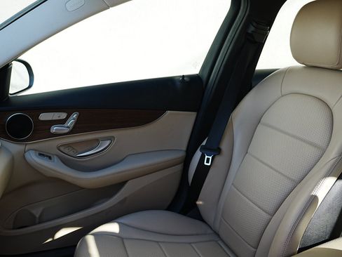 Used 2019 Mercedes-Benz C 300 Sedan image 11