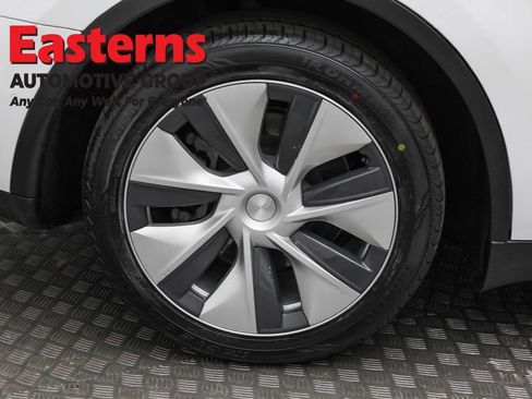 Used 2021 Tesla Model Y Long Range image 27