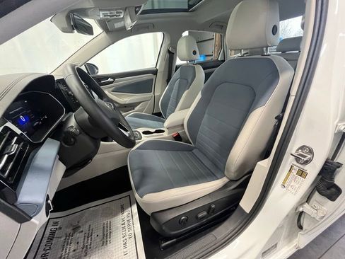 Certified 2025 Volkswagen Jetta SE image 11