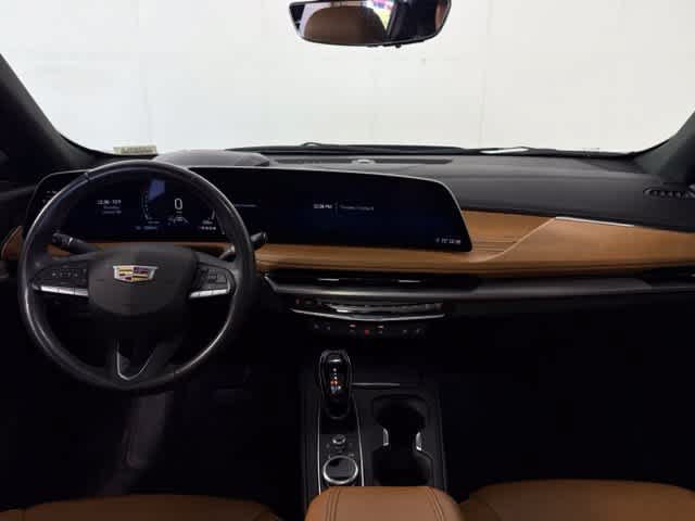 Used 2024 Cadillac XT4 Premium Luxury w/ Technology Package FWD image 29