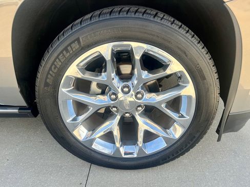 Used 2017 Cadillac Escalade ESV Platinum image 9