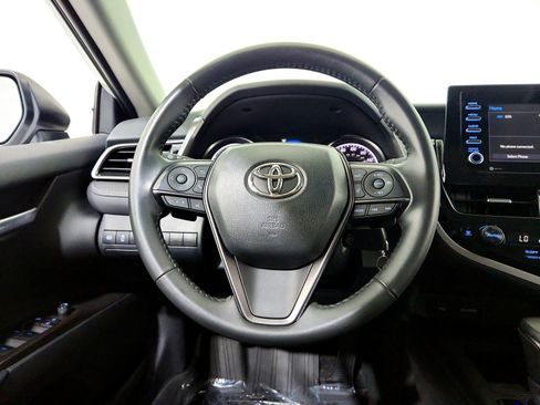 Used 2024 Toyota Camry SE image 23