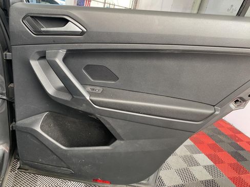 Used 2018 Volkswagen Tiguan SEL AWD/4WD image 9