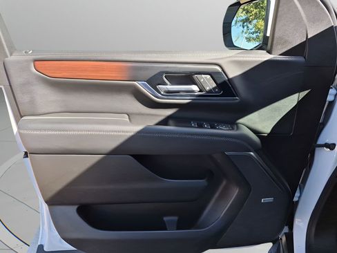 Used 2025 GMC Yukon XL Denali image 26