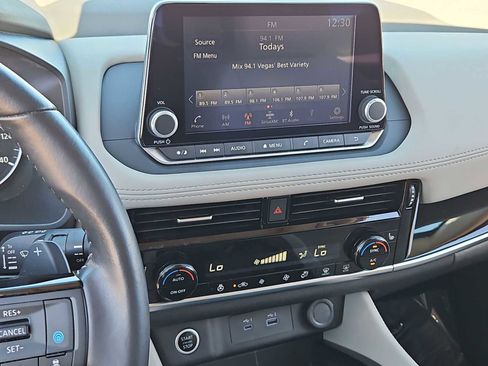 Used 2023 Nissan Rogue SL image 28