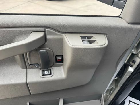 Used 2017 Chevrolet Express 3500 LS image 22