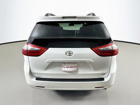 Used 2020 Toyota Sienna LE FWD image 8
