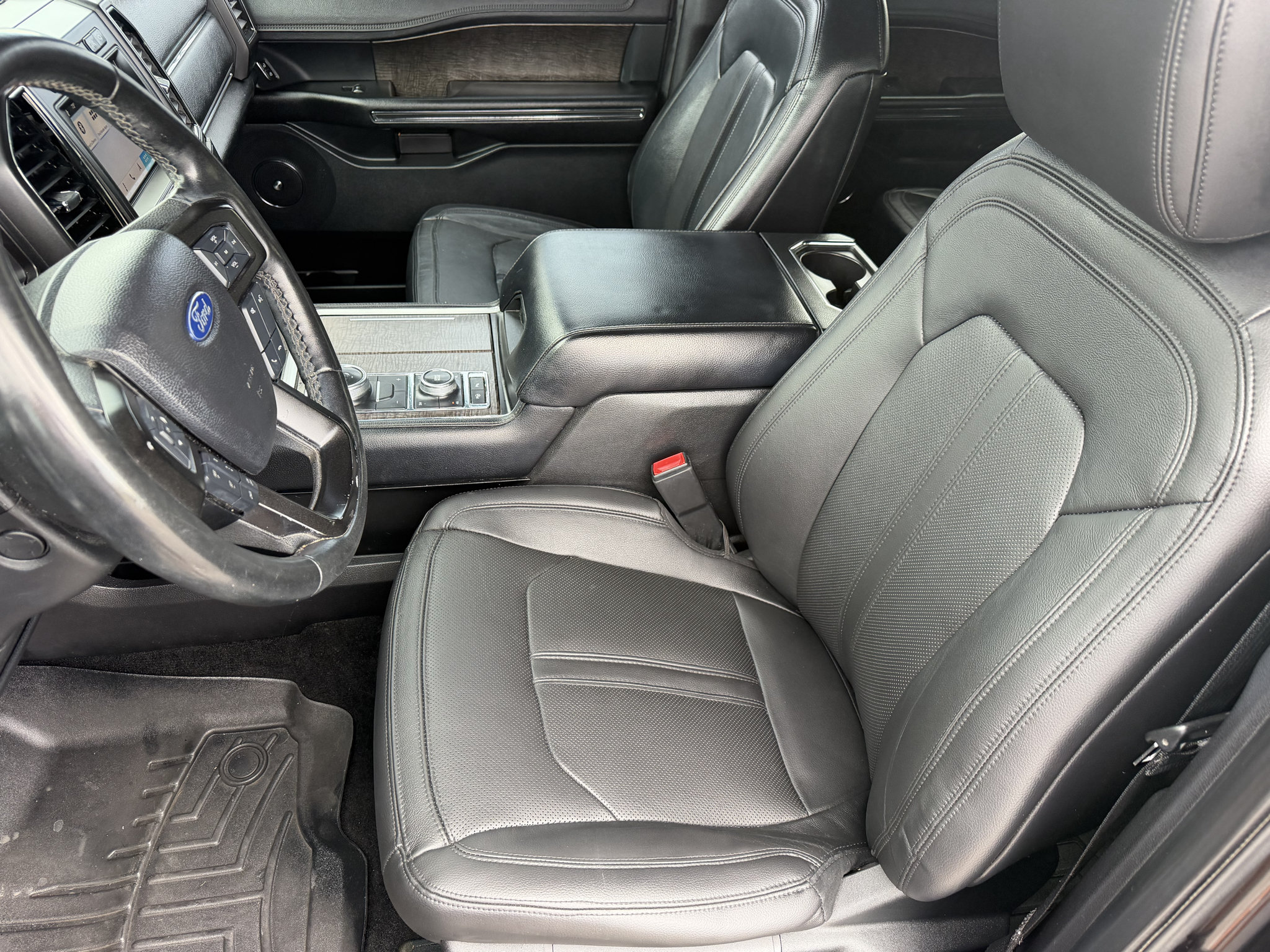 Used 2019 Ford Expedition Limited w/ Equipment Group 302A AWD/4WD image 18
