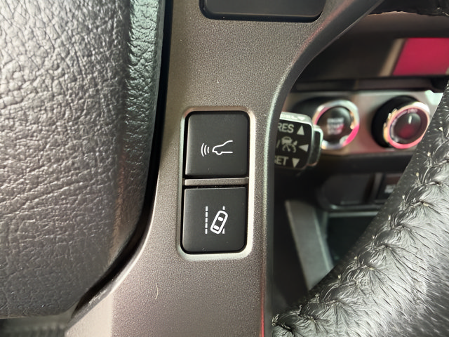 Used 2023 Toyota Tacoma TRD Off-Road AWD/4WD image 18