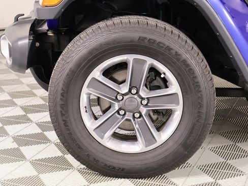 Used 2019 Jeep Wrangler Unlimited Sahara image 18