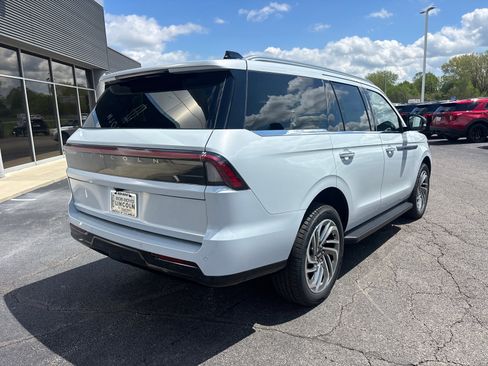 New 2026 Lincoln Navigator Premiere AWD/4WD image 7