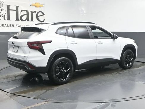 New 2026 Chevrolet Trax LT w/ Sunroof Package FWD image 28