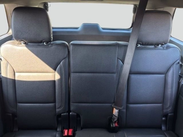 Used 2025 Chevrolet Suburban Z71 AWD/4WD image 40