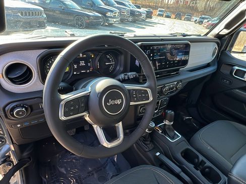 Used 2025 Jeep Wrangler Backcountry image 23