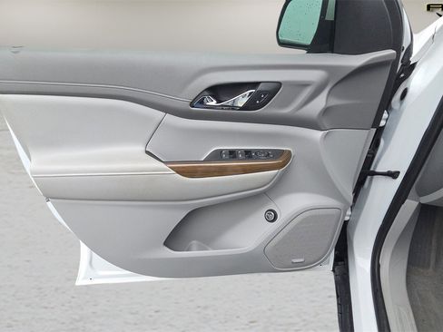 Used 2019 GMC Acadia SLE image 36