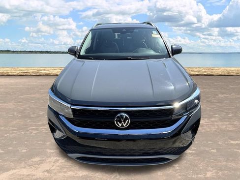 Used 2022 Volkswagen Taos SE image 2