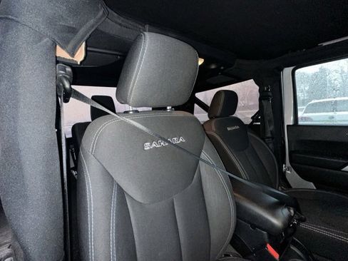 Used 2017 Jeep Wrangler Sahara w/ Dual Top Group image 25