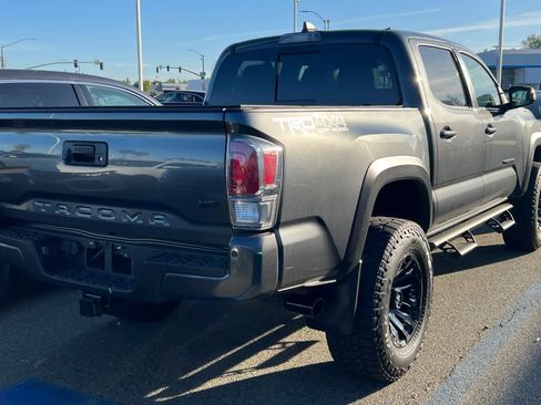 Used 2022 Toyota Tacoma TRD Off-Road image 4