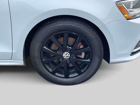 Used 2017 Volkswagen Jetta SE image 9