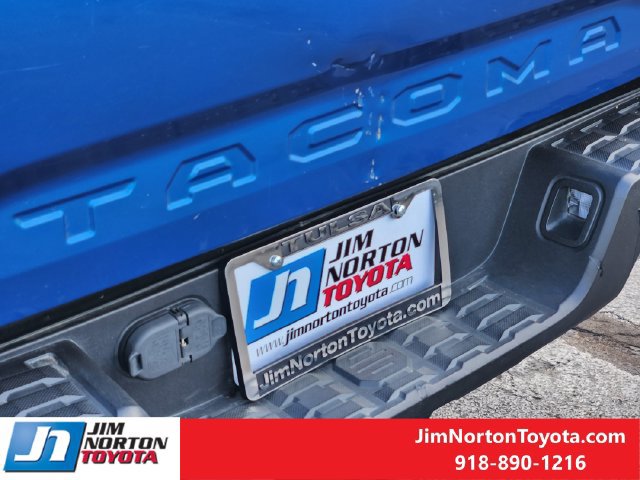 Used 2017 Toyota Tacoma TRD Off-Road w/ Tow Package AWD/4WD image 12