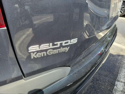 Used 2024 Kia Seltos EX FWD image 7