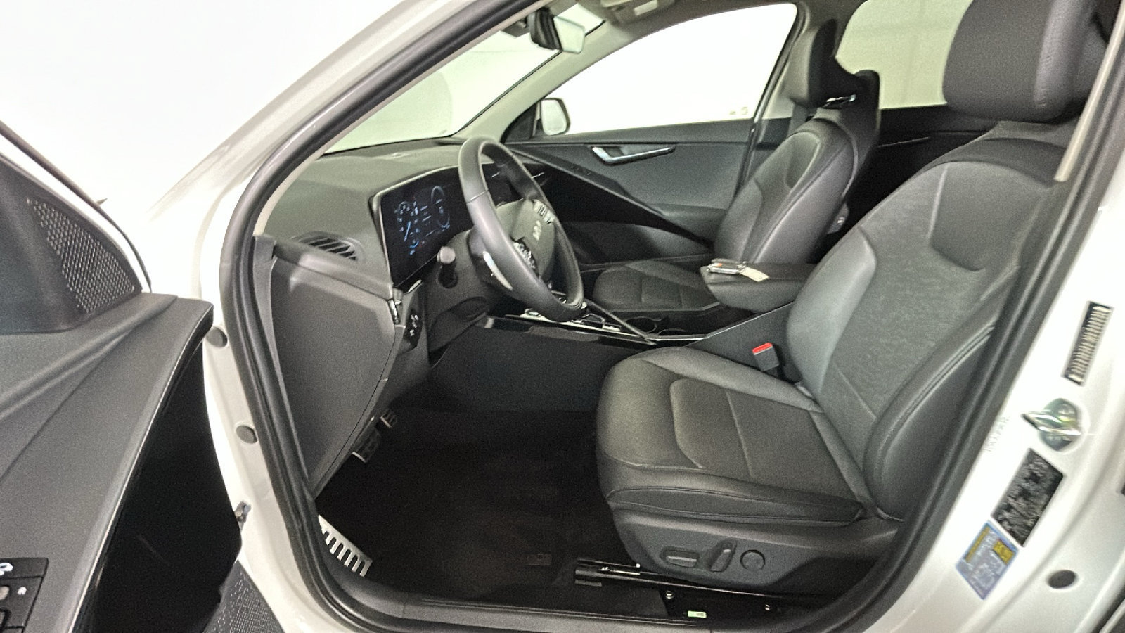 Used 2024 Kia Niro Wave w/ Wave Preserve Package FWD image 13