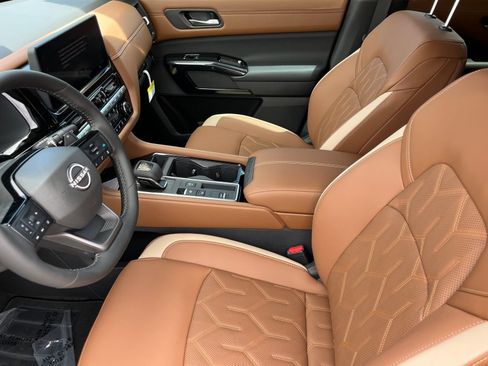 New 2026 Nissan Pathfinder Platinum w/ Accent Package FWD image 17