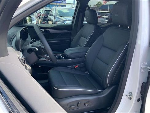 New 2026 Buick Enclave Sport Touring w/ Power Package image 9