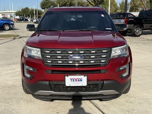Used 2017 Ford Explorer XLT image 10