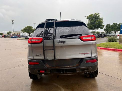 Used 2018 Jeep Cherokee Trailhawk w/ Comfort/Convenience Group AWD/4WD image 4