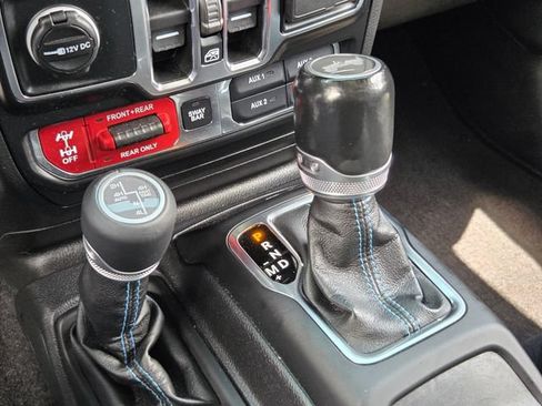 Used 2021 Jeep Wrangler Unlimited Rubicon 4xe w/ Cold Weather Group AWD/4WD image 18