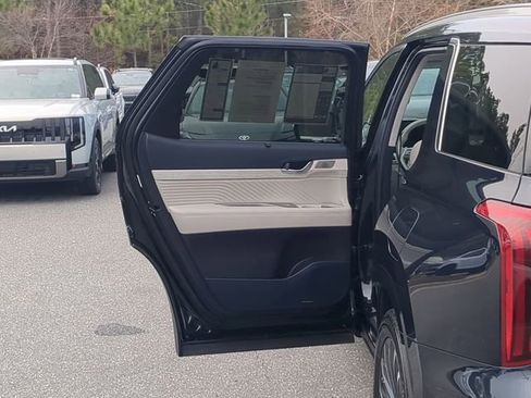 Used 2024 Hyundai Palisade Calligraphy image 31